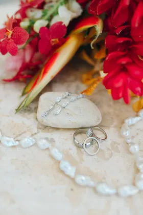Andrea Osorio Photography Guatemala - momento íntimo de boda capturado con estilo cinematográfico